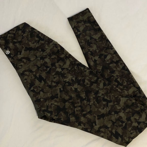 lululemon athletica Pants - Lululemon Wunder Under tight, High-rise.